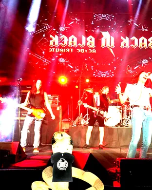 Back In Black - A Tribute To AC/DC Corona
