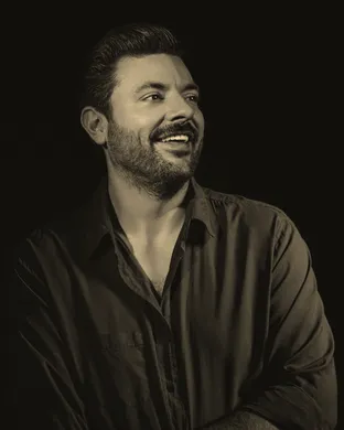 Chris Young Costa Mesa