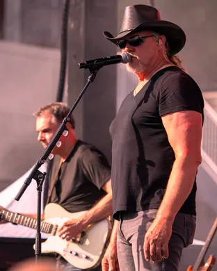 Trace Adkins Corona